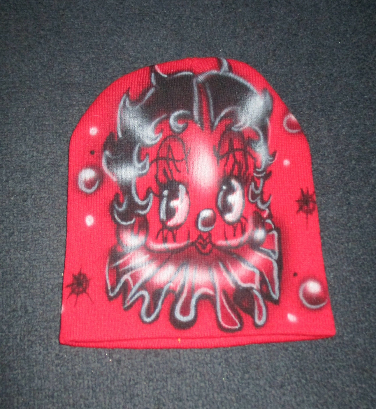 clown betty beanie 🫧🤍